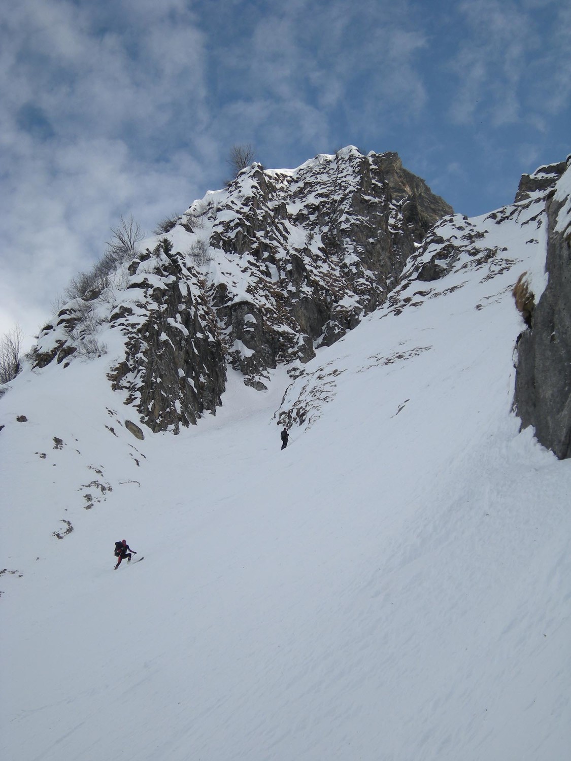 Couloir de la Chaire. Dans le bas avant la barre rocheuse.