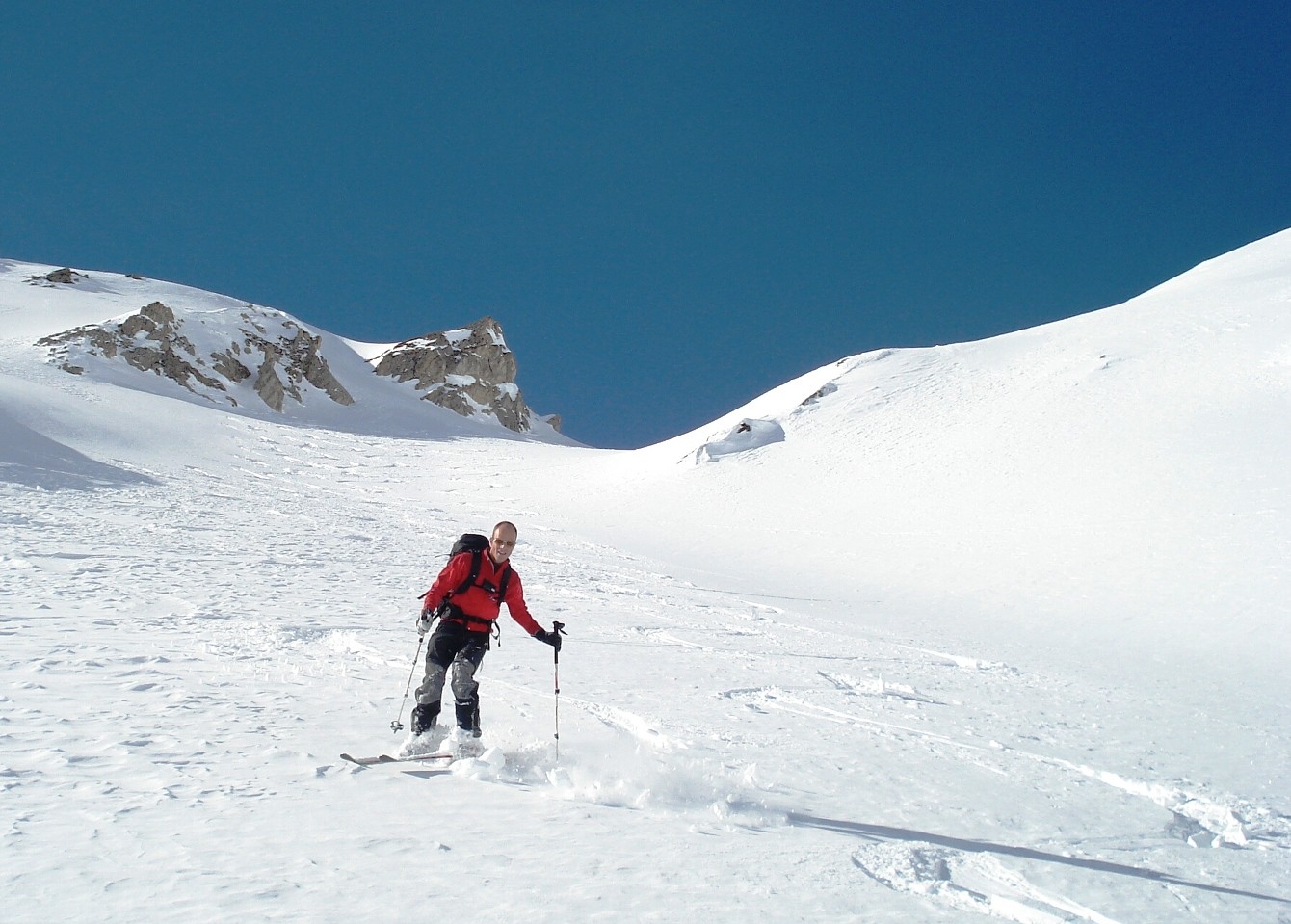 Descente depuis le col de St-Rhémy.... y a encore de la bonne neige !