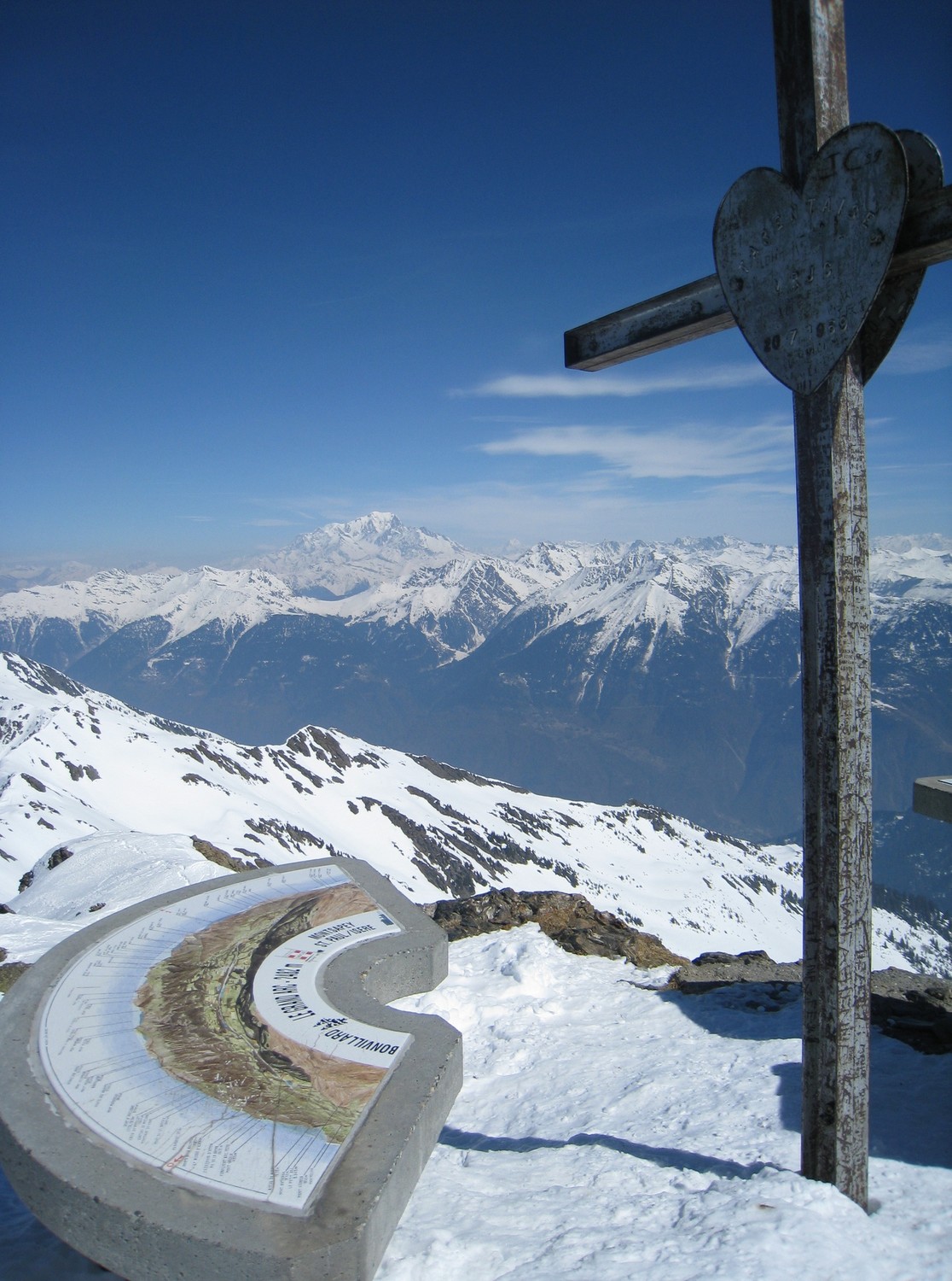 La croix sommitale