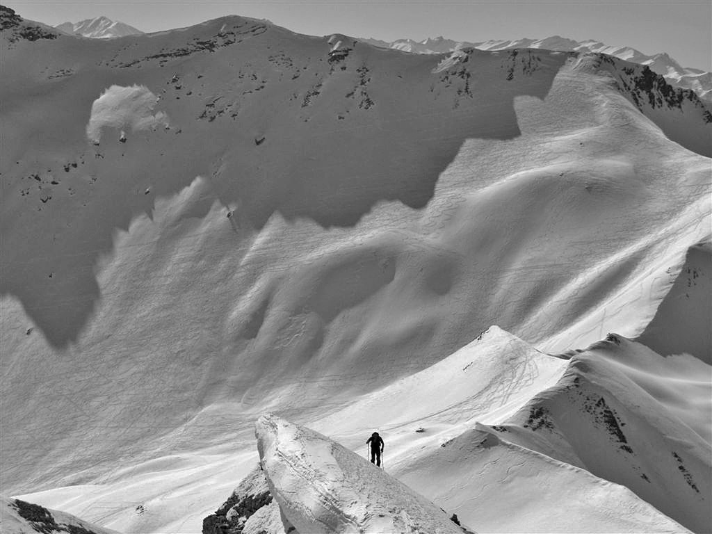Manu jaillit sur l'arête