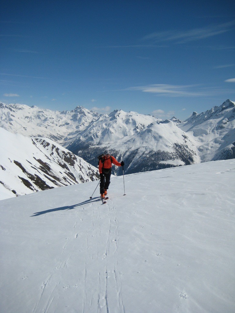 Arrivée dans les pentes supérieures, sur fond de Binntal