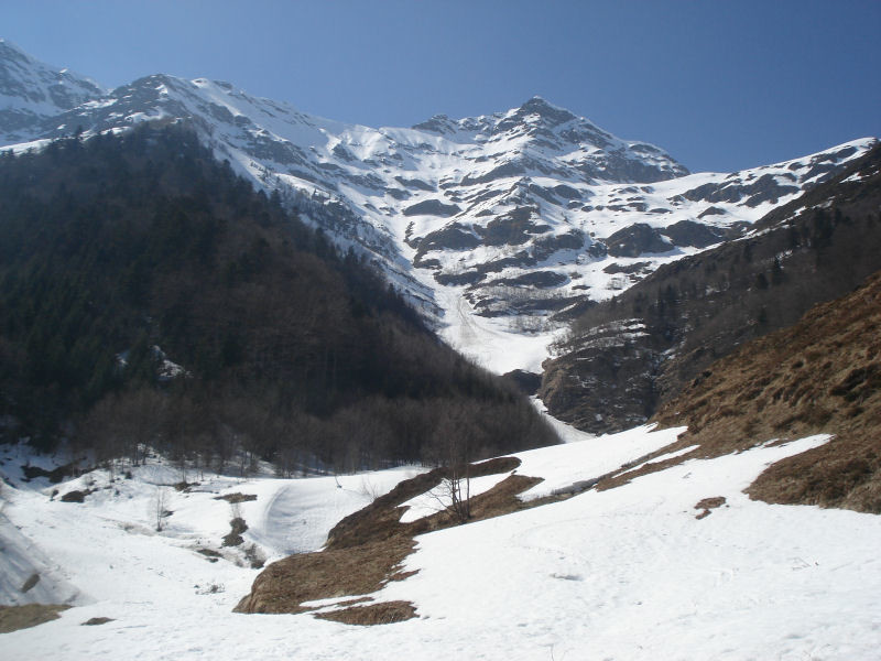 Face E du Montaigu vue du pied