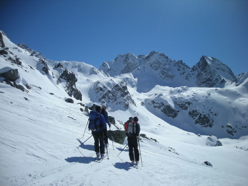Descente du Mittaghorn, vu sur le Surettahorn