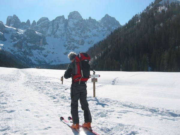 Salendo al Mulaz. Partenza in Val Venegia.
