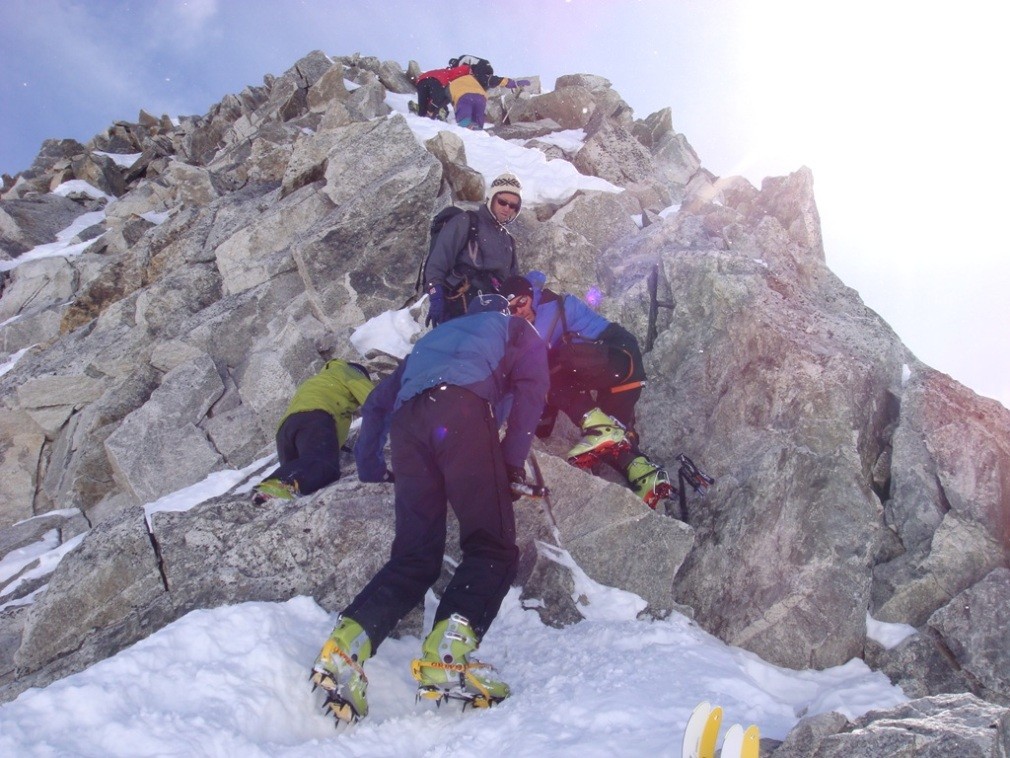 passaggi di roccia sulla cresta