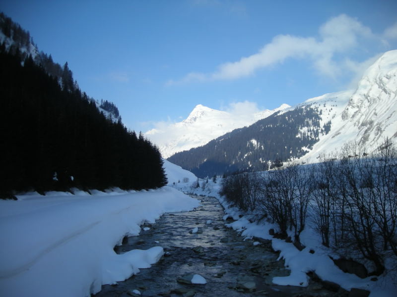Le Rhin à la hauteur de Nufenen