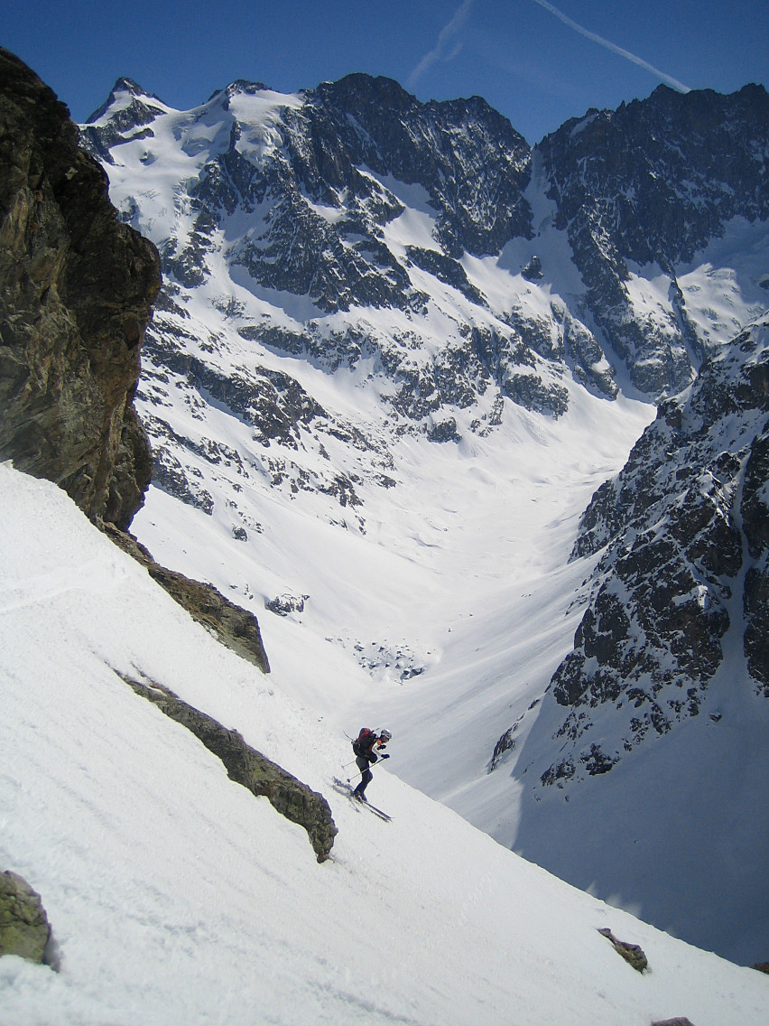 Face S de la Pointe Gravelotte : dans le couloir, devant le Col de Roche Faurio