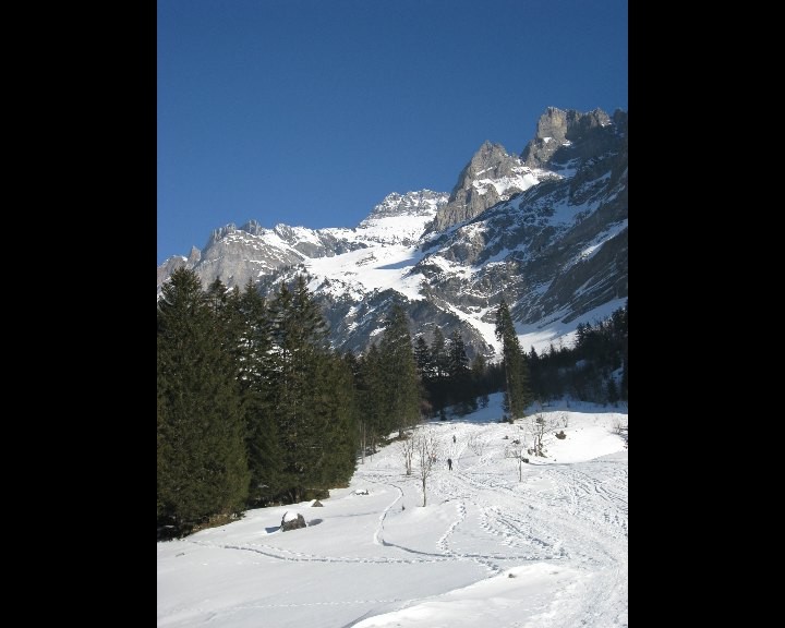 Vue sur la descente directe à Pont de Nant