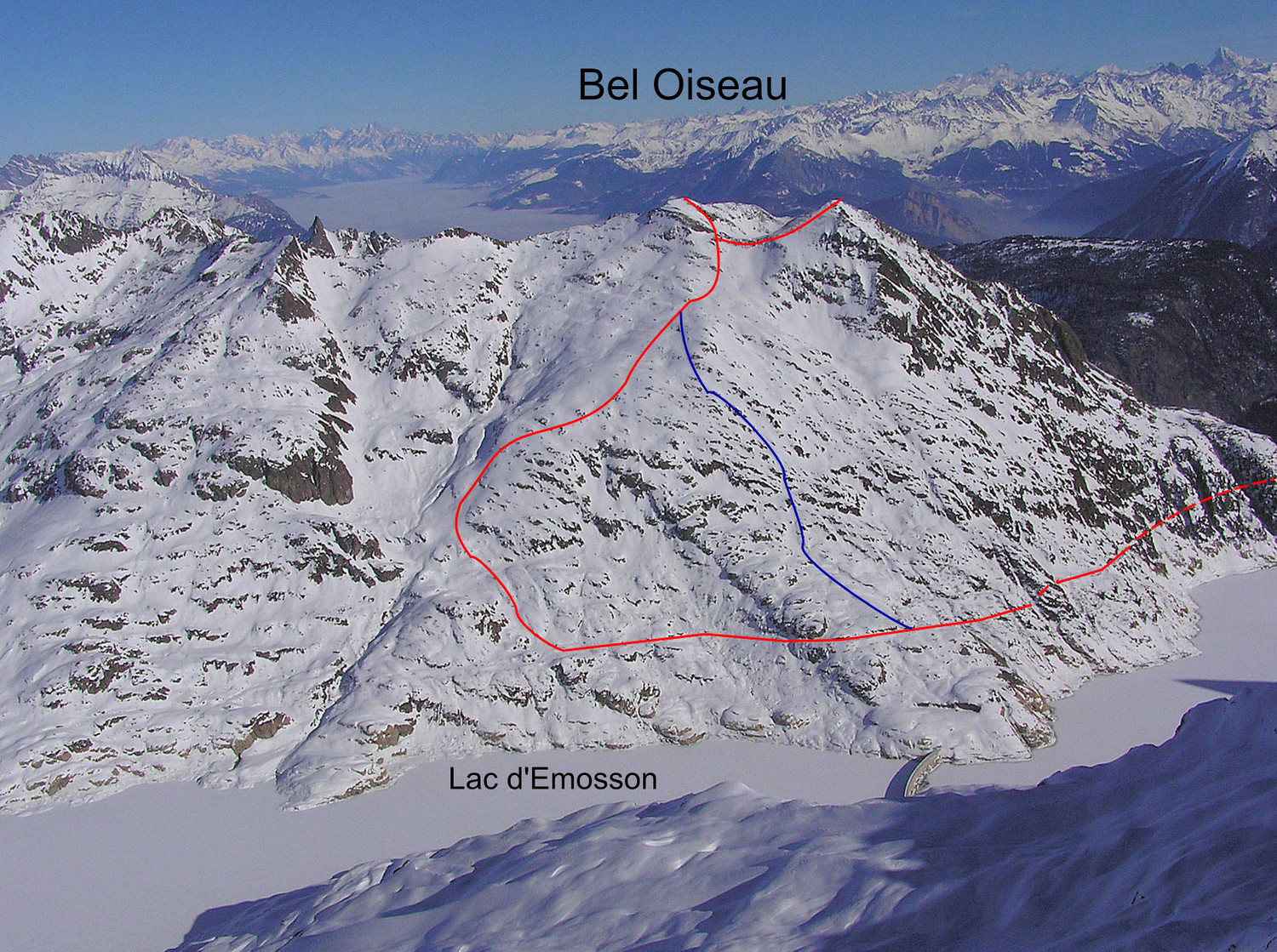 Bel face W depuis le barrage d'Emosson par les tunnels (en bleu variante descente)