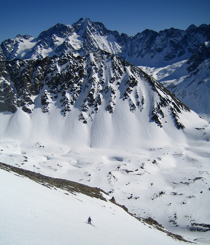 Face S du Roc Noir de Combeynot : plongeon sur la Vallon de la Route