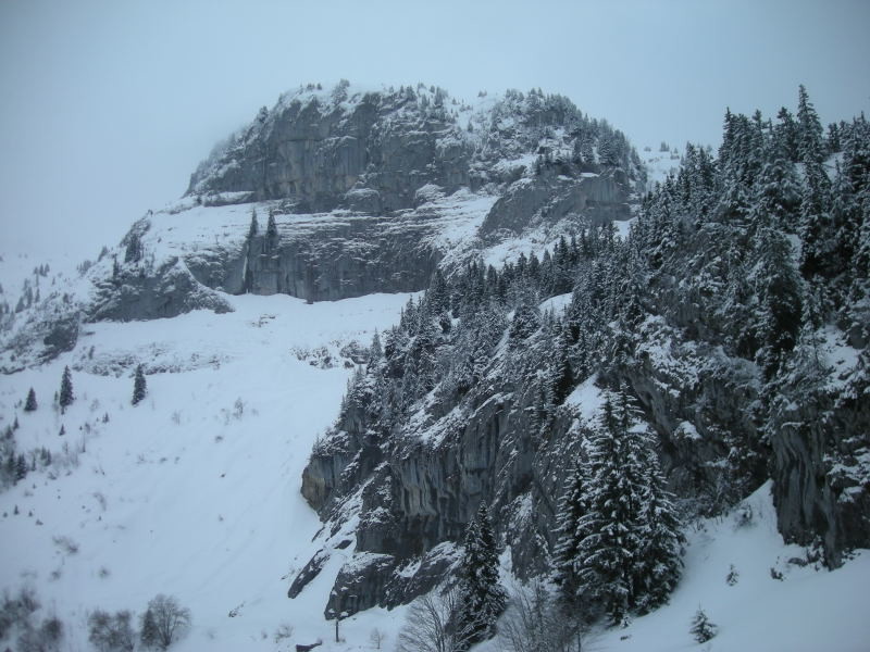 Montée en direction de la Pierre du Moëllé
