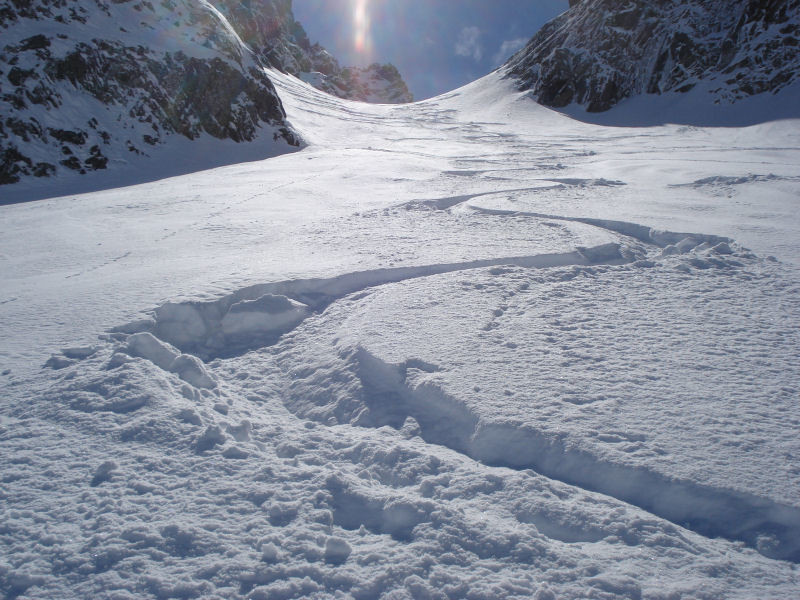 belle poudre dans la descente du couloir N du petit Arbizon