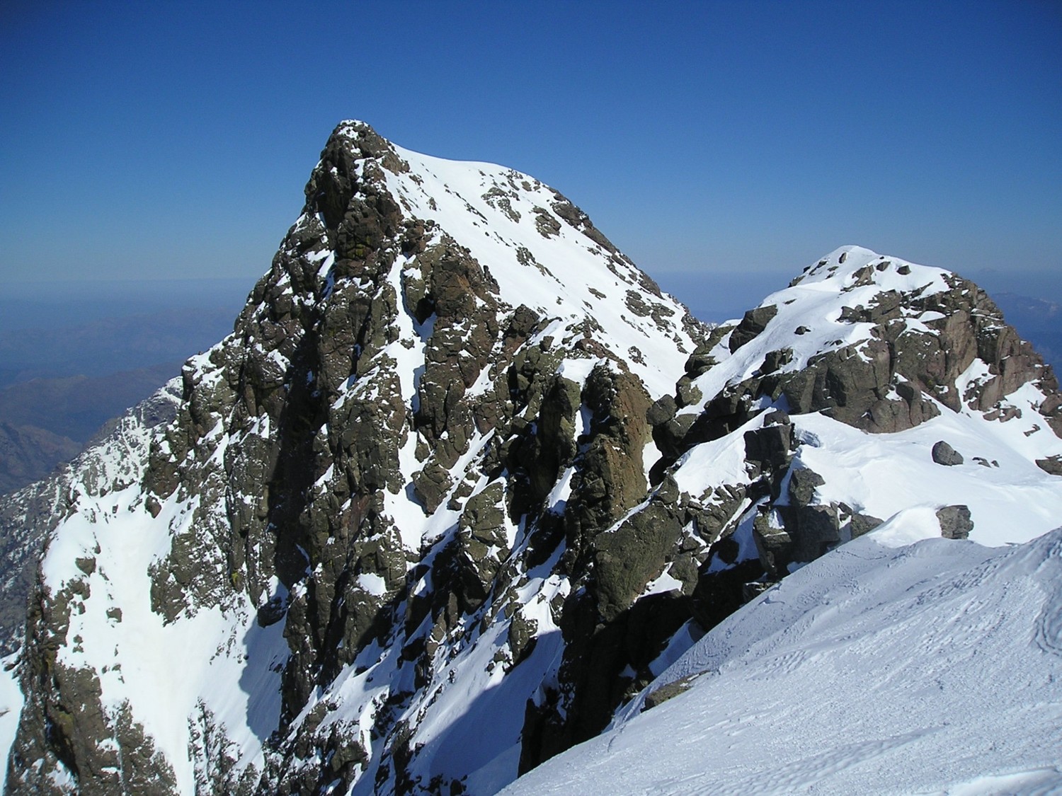 Face nord du Cintu depuis l'arête des Eboulis.