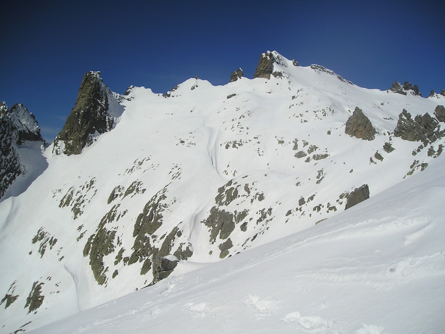 Descente de la brèche de Capitellu (tout à droite).