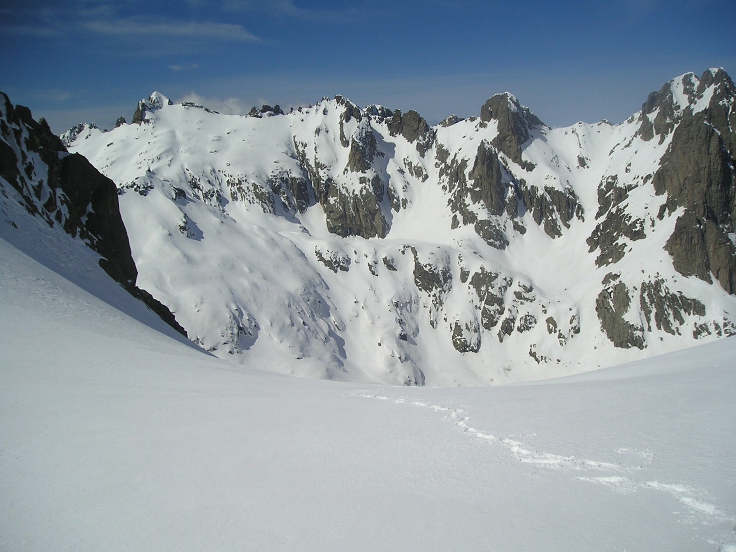 Vue sur la haute Restonica depuis le col de Rinosu
