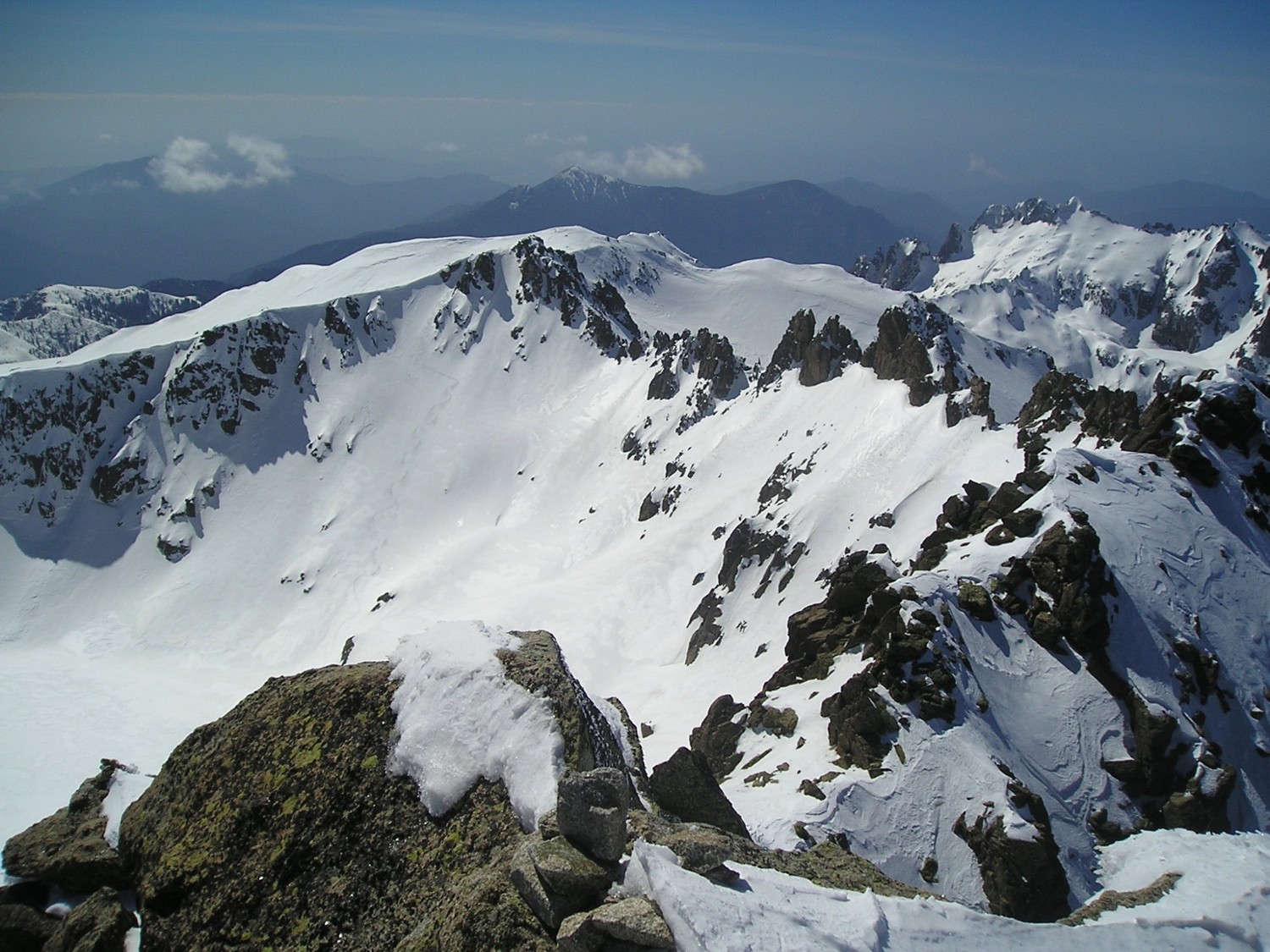 Couloir nord de la Maniccia descendu un peu plus tôt. Au fond Capitellu.
