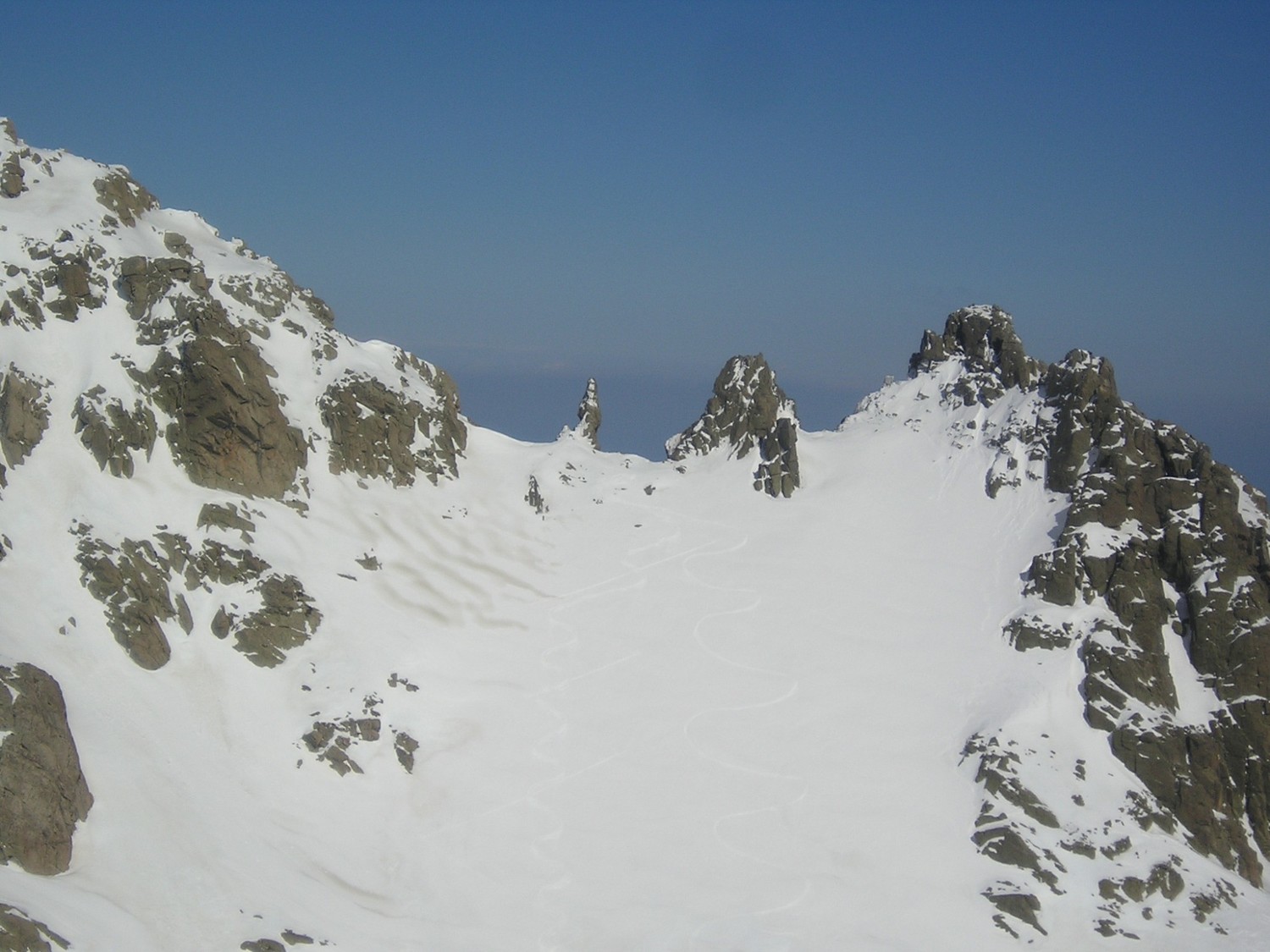 Traces de ski à l'aiguille noire.