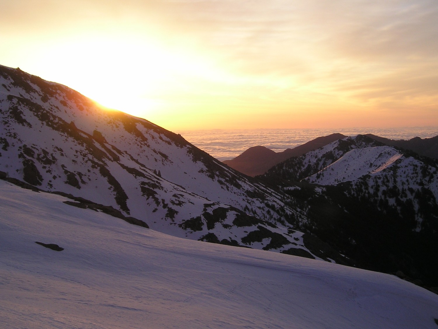 Lever de soleil depuis le refuge.