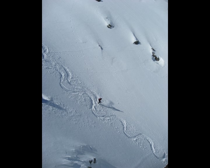 Descente du couloir NE au Pic d'Artsinol