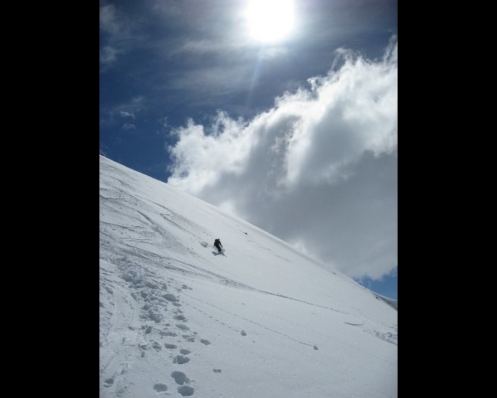 Descente versant NW du Pic d'Artsinol