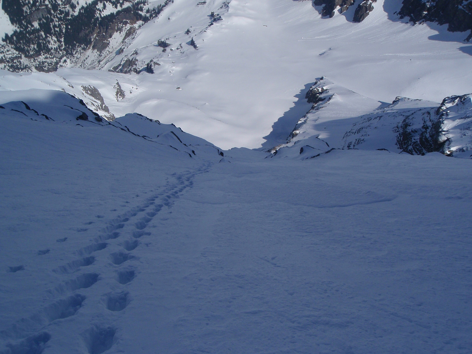 dans la montée sous le couloir sommital