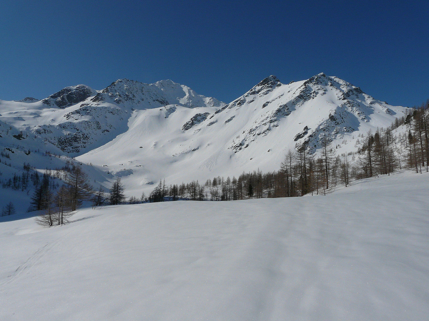 Plan Arpy avec le mont Colmet au fond à droite (val d'Aoste)