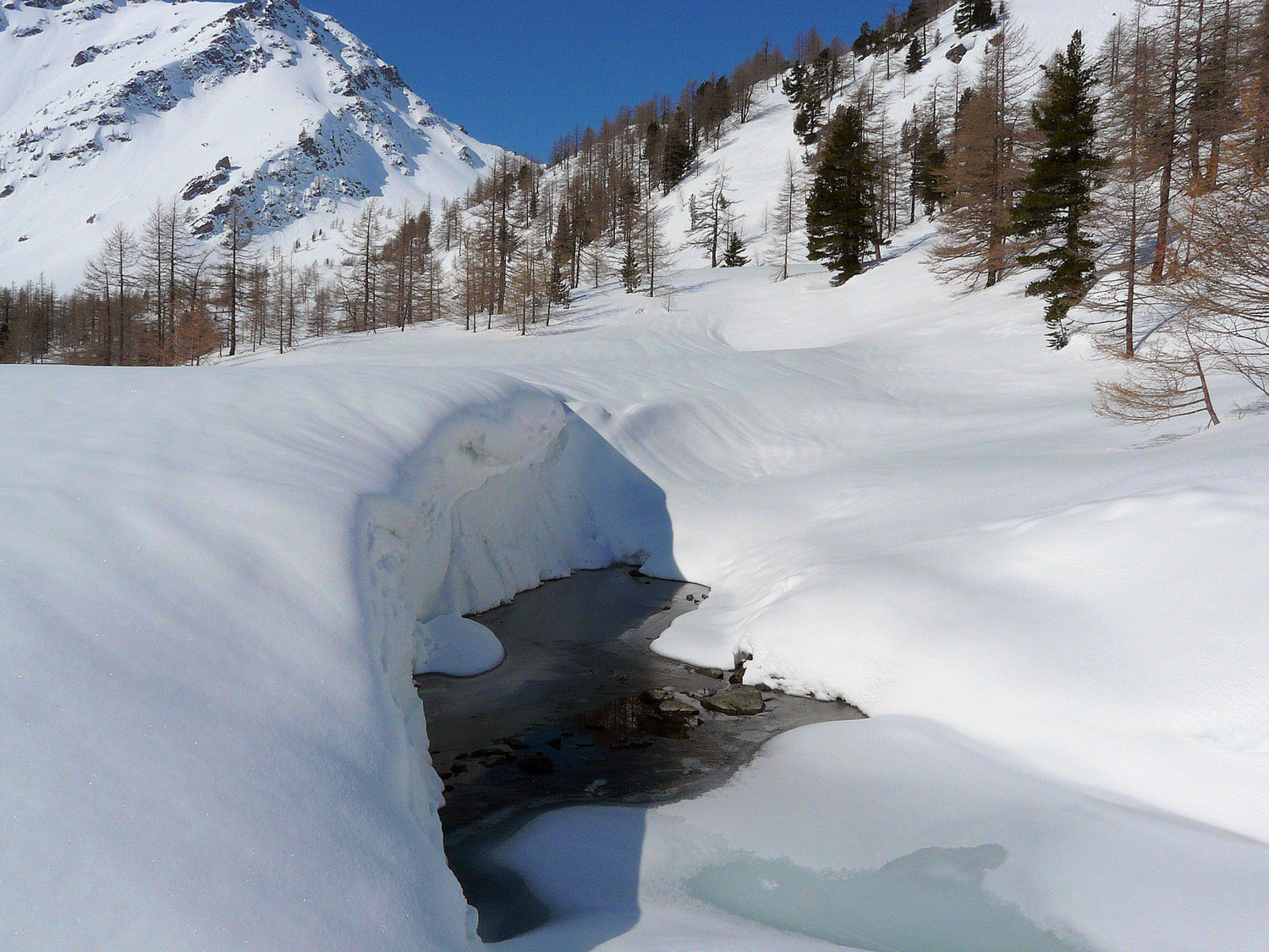 Un petit bout du lac d'Arpy (val d'Aoste)