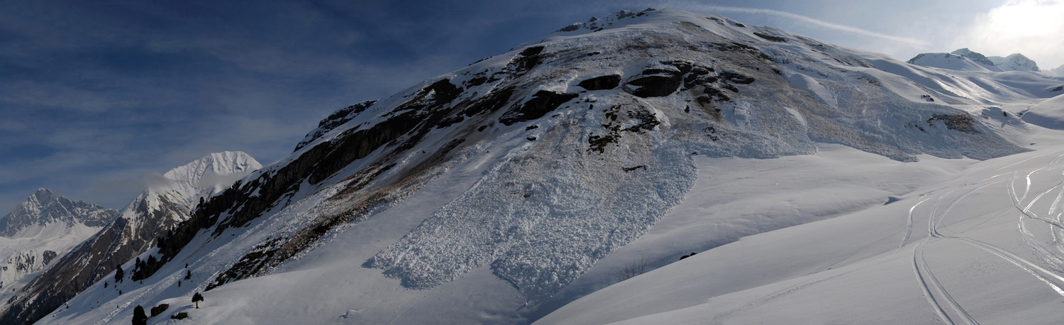 Valanga di fondo sul versante W del Piz Carungas 2622 m.