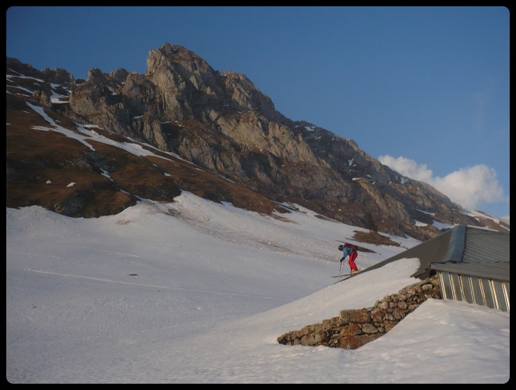 Le couloir, c'est là au-dessus à gauche... eh oui!