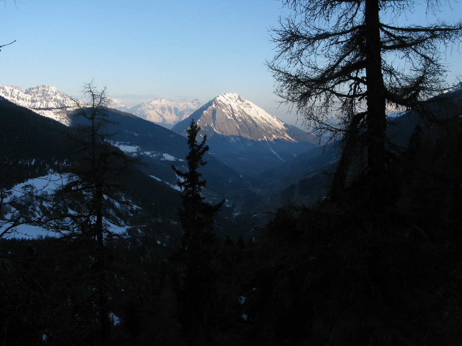 Bonhomme de Champex et Catogne en montant ...