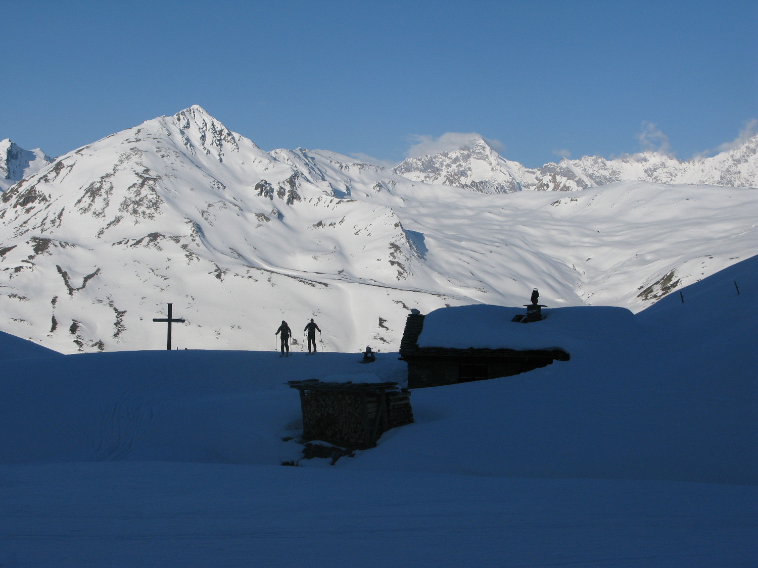 Croix Chalet Skieurs à Challand ...