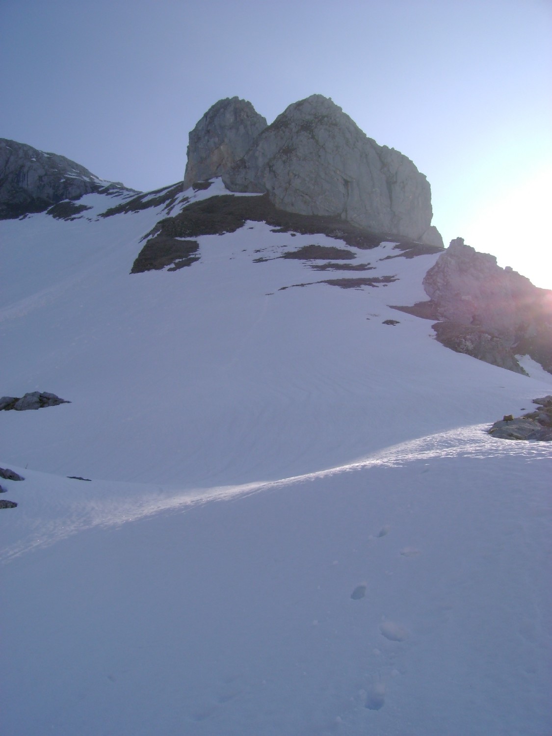 Grande Jumelle: depuis La Combe, prendre la pente SW et passer à droite de l'éperon