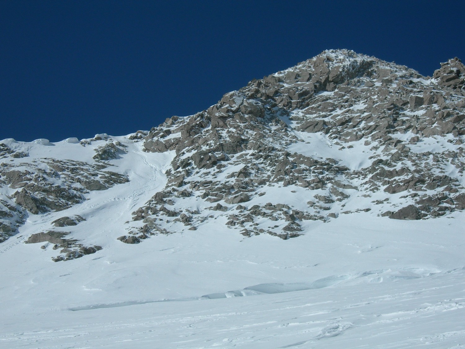 montée grande ruine par couloir de neige