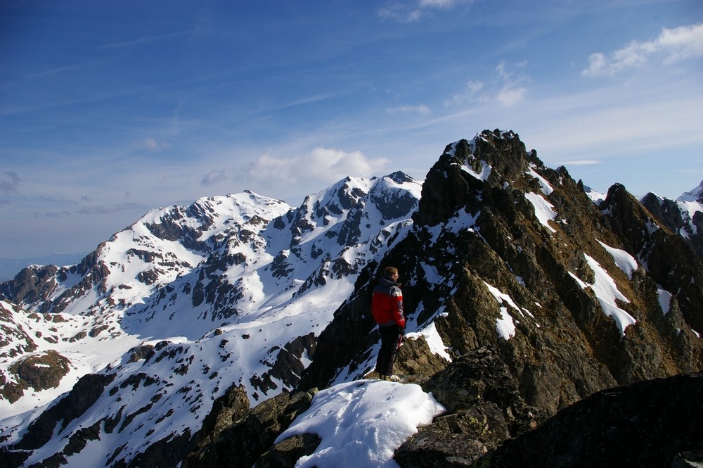 Du sommet W de Jasse Bralard, vue vers l'E : sommet principal de Jasse Bralard et Grande Lance de Domène au fond