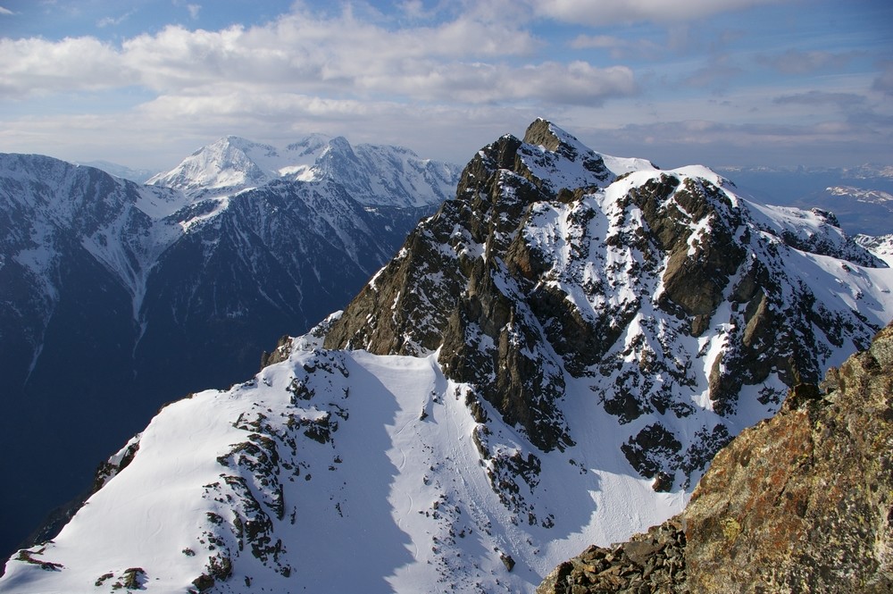 Du sommet W de Jasse Bralard, vue vers l'W : Taillefer et le Gd Sorbier au 1er plan