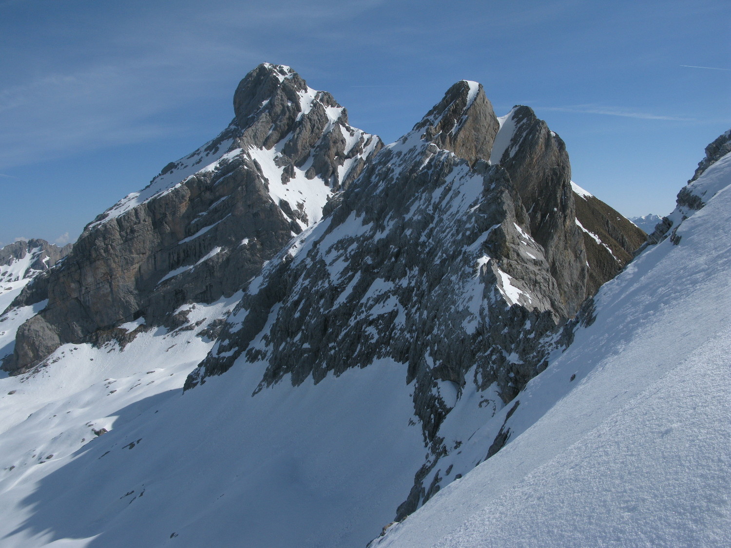 Pointe Percée et Pointe des Verts depuis Chombas.
