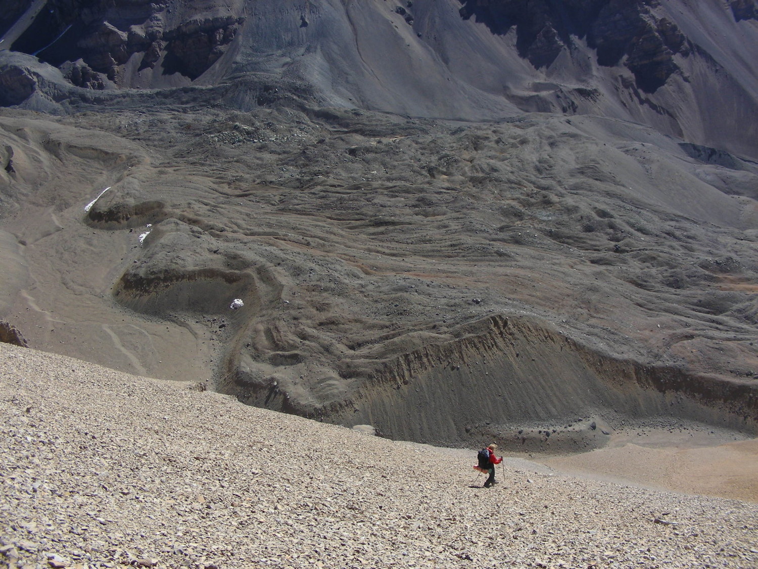 Bajando hacia la Quebrada Blanca, del lado W del Paso Reichert