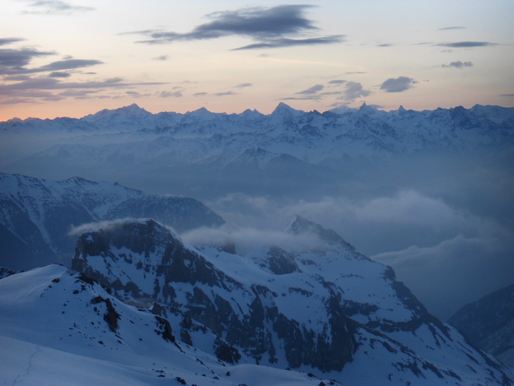 les sommets de la rive gauche du rhone valaisan depuis le col de la dent jaune