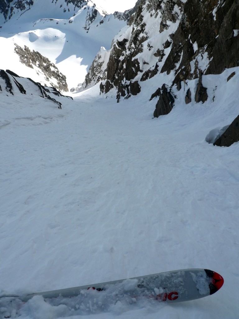 Bonnes conditions de ski dans le couloir