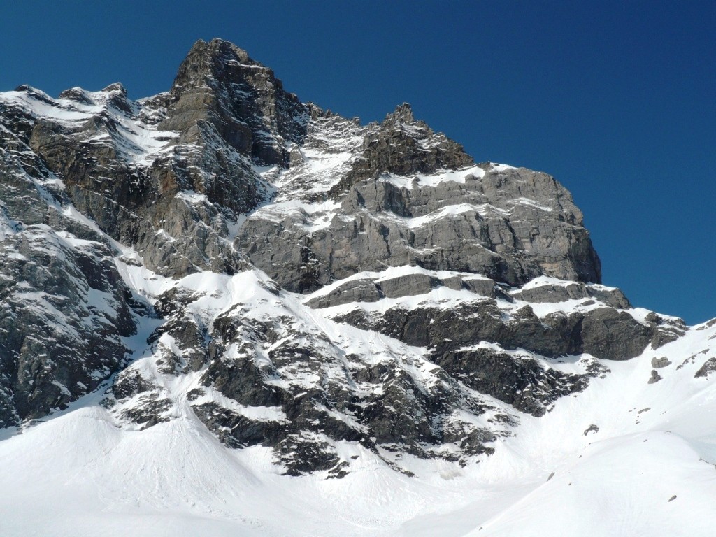 Vu du bas, y'a pas tant de neige ! Et pourtant...
