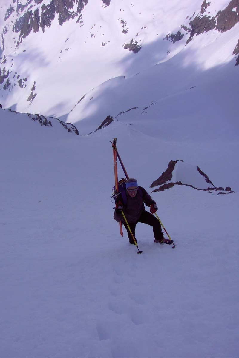 dans le raide couloir