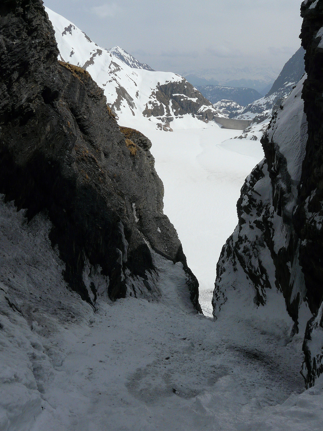 Conditions moyennes mais belle ambiance (couloir face E de la tête du Grenairon