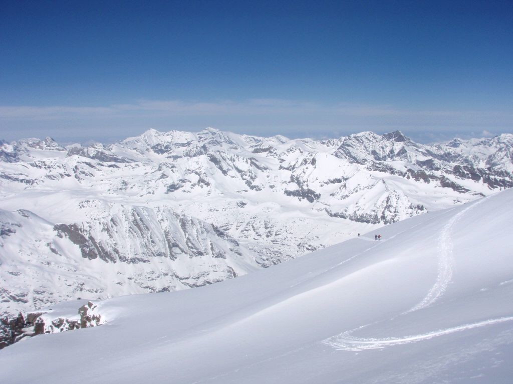 Vue depuis le Grand Paradis, en face Punta Basei