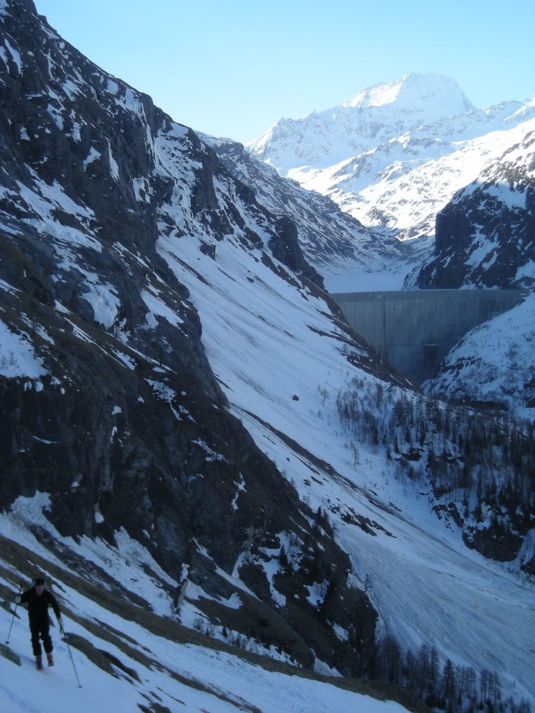 En montant au Col de Vasevay, vue sur la Grand Tête de By