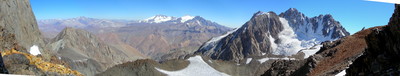 Vue vers l'W depuis la crête entre la Torre del Campanario et le Cerro Krakus Vue vers l'W depuis la crête entre la Torre del Campanario et le Cerro Krakus