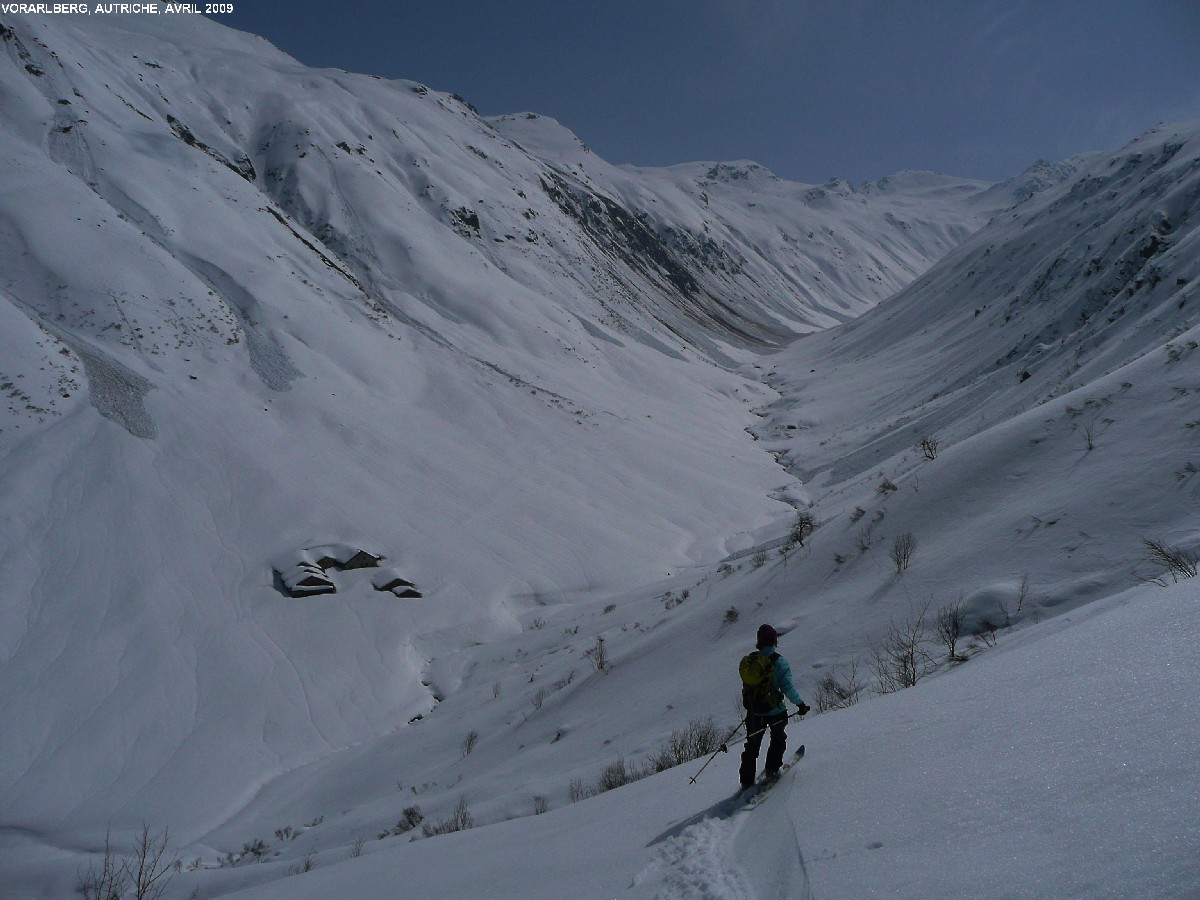 Descente du Schneeberg sur le Vergaldnertal (Vorarlberg)