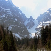 Il doppio canale della forcella della Lavina visto dai laghi di Fusine