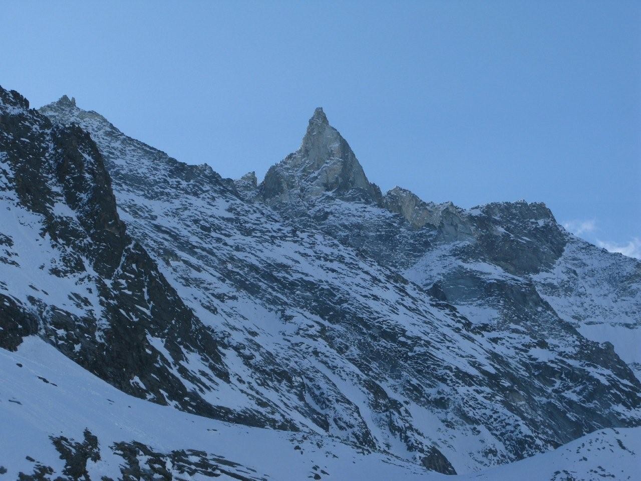 L'aiguille de la Tsa veille ...