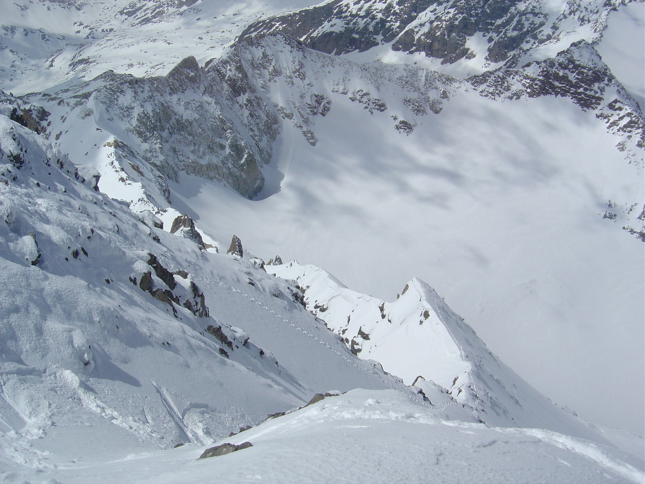 Du sommet, vue plongeante sur l'arête W