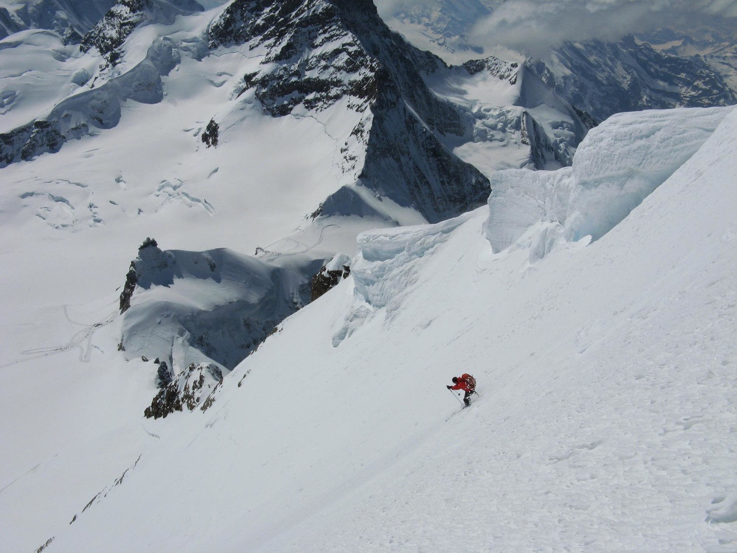 Mönch. Face S avec le Sphinx au Jungfraujoch.